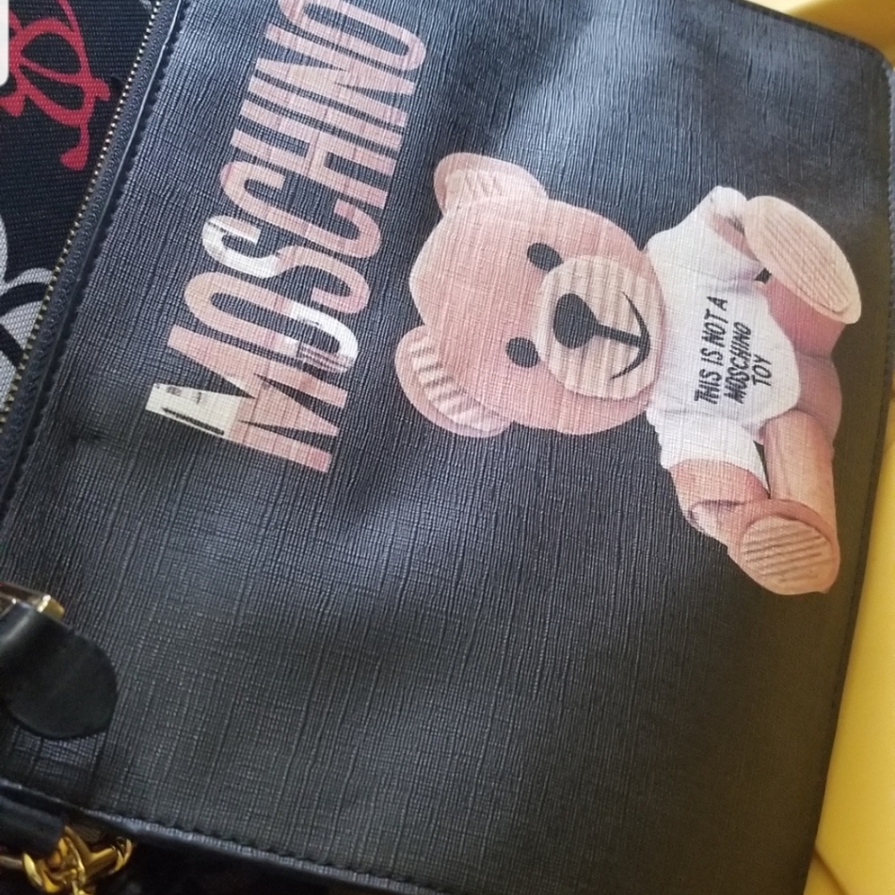 MOSCHINO MEN BROWN LEATHER ZIPPERED POUCH ( AUTHENTIC)